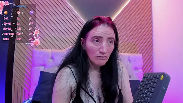 Snapshot of CloeMature chatting on 06-12-26, 01:59 CloeMature online show from 06-12-26, 01:59