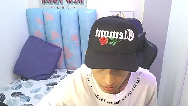 Snapshot of liam_play chatting on 05-15-26, 03:13 liam play online show from 05-15-26, 03:13