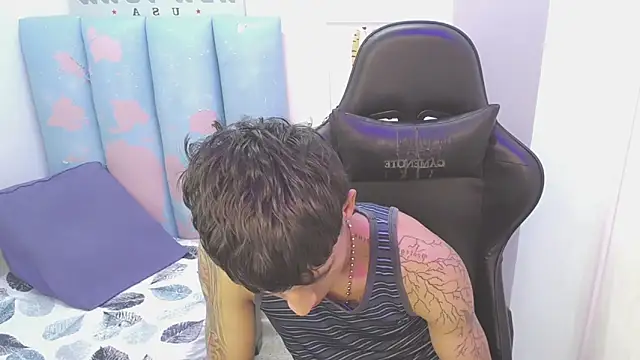 Snapshot of liam_play chatting on 05-19-26, 04:08 liam play online show from 05-19-26, 04:08