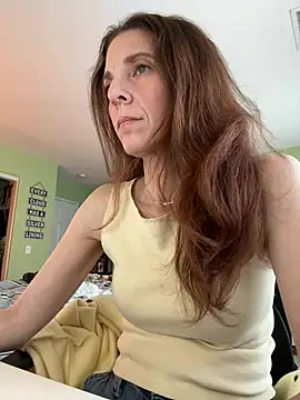 Snapshot of Raevyn chatting on 05-21-26, 04:14 Raevyn online show from 05-21-26, 04:14