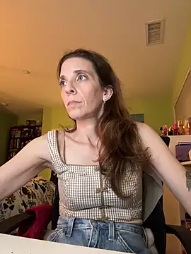 Snapshot of Raevyn chatting on 06-20-26, 03:42 Raevyn online show from 06-20-26, 03:42