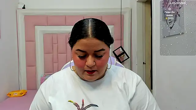 Snapshot of Princess_Xoxo chatting on 06-12-26, 01:21 Princess Xoxo online show from 06-12-26, 01:21