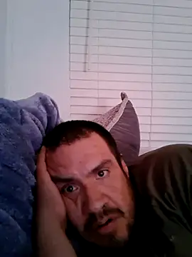 Snapshot of Almircorral2211 chatting on 06-10-26, 04:45 Almircorral2211 online show from 06-10-26, 04:45