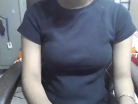 Snapshot of Maanvi_Gill chatting on 06-01-26, 03:36 Maanvi Gill online show from 06-01-26, 03:36