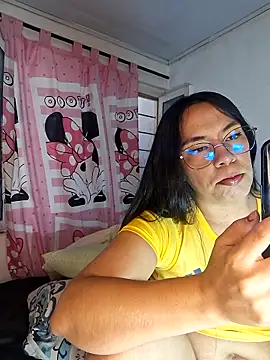 Snapshot of ZoeMorettii chatting on 06-17-26, 09:05 ZoeMorettii online show from 06-17-26, 09:05