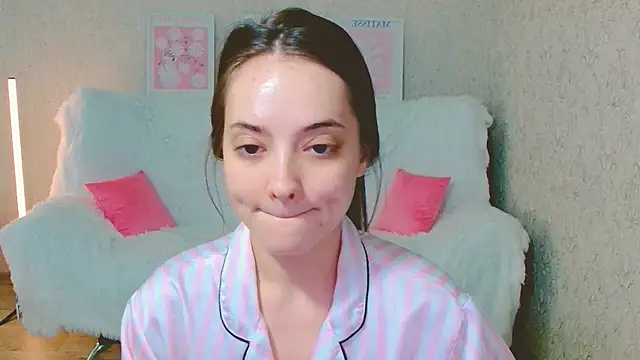 Snapshot of SiennaMia chatting on 06-08-26, 04:13 SiennaMia online show from 06-08-26, 04:13