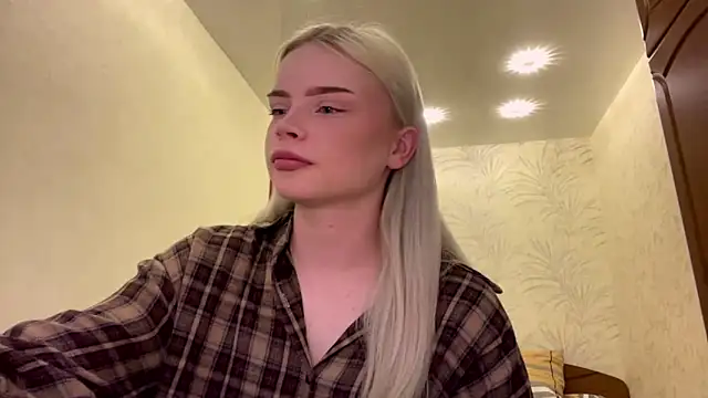 ShainaJoens online show from 05-06-26, 05:51