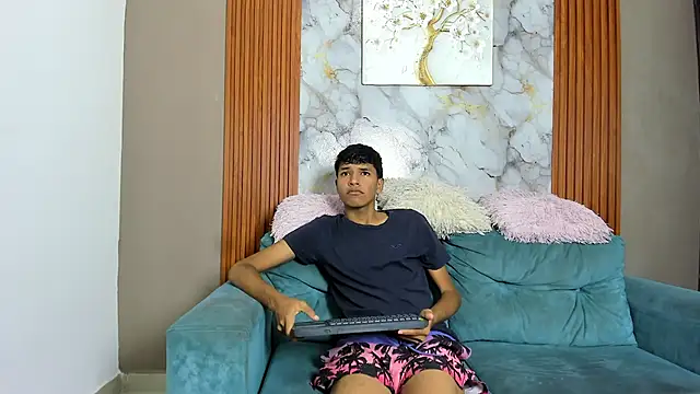 Snapshot of BOUL_GUYS chatting on 05-17-26, 01:47 BOUL GUYS online show from 05-17-26, 01:47
