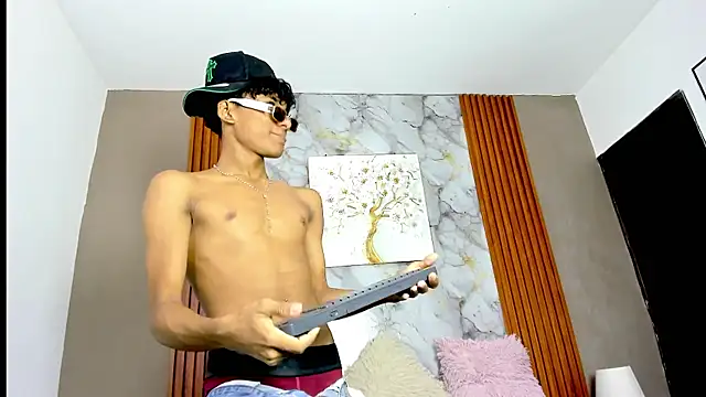 Snapshot of BOUL_GUYS chatting on 05-21-26, 01:23 BOUL GUYS online show from 05-21-26, 01:23
