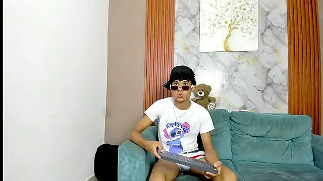 Snapshot of BOUL_GUYS chatting on 05-27-26, 01:35 BOUL GUYS online show from 05-27-26, 01:35