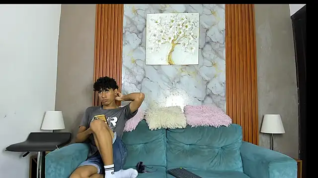Snapshot of BOUL_GUYS chatting on 06-17-26, 01:19 BOUL GUYS online show from 06-17-26, 01:19