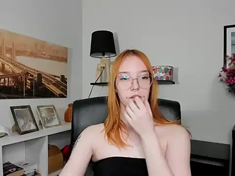 Snapshot of foxSonya chatting on 05-21-26, 12:34 foxSonya online show from 05-21-26, 12:34