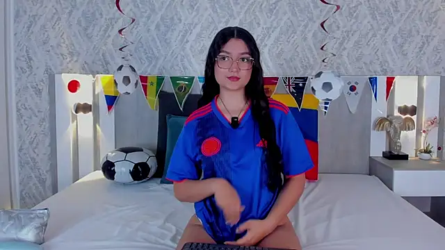 Vaalentina Lux online show from 06-17-26, 03:02