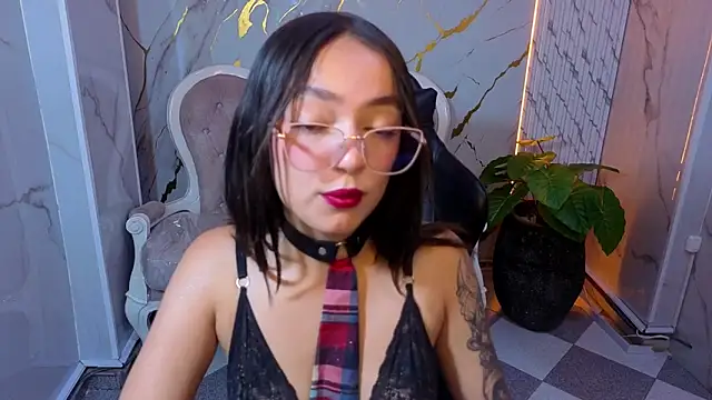 Snapshot of Cinnamon_b chatting on 05-15-26, 08:05 Cinnamon b online show from 05-15-26, 08:05