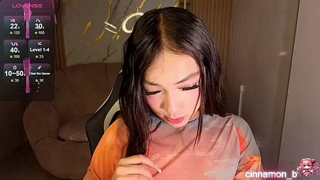 Snapshot of Cinnamon_b chatting on 06-20-26, 01:03 Cinnamon b online show from 06-20-26, 01:03