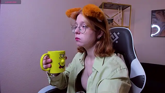 FoxxyyPolly online show from 06-19-26, 05:23