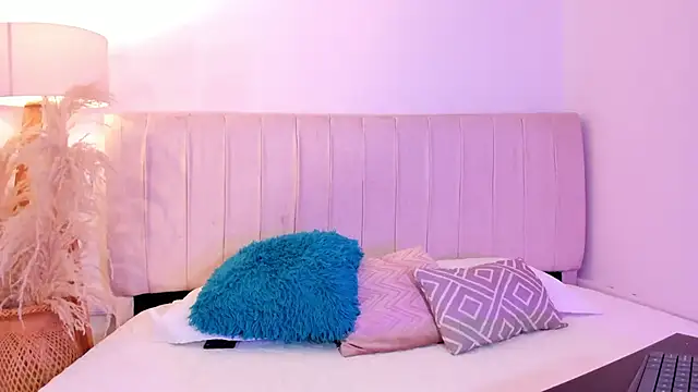 ivyjones   online show from 06-18-26, 12:09