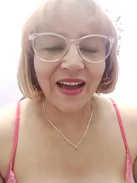 Snapshot of vitaminafranccesca chatting on 06-10-26, 04:56 vitaminafranccesca online show from 06-10-26, 04:56