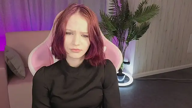 Snapshot of AliceJohansone chatting on 06-02-26, 01:07 AliceJohansone online show from 06-02-26, 01:07