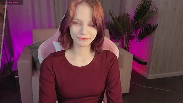 Snapshot of AliceJohansone chatting on 06-05-26, 01:34 AliceJohansone online show from 06-05-26, 01:34