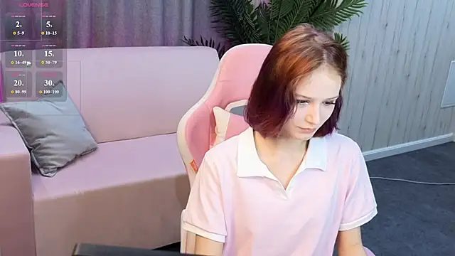 Snapshot of AliceJohansone chatting on 06-08-26, 01:28 AliceJohansone online show from 06-08-26, 01:28