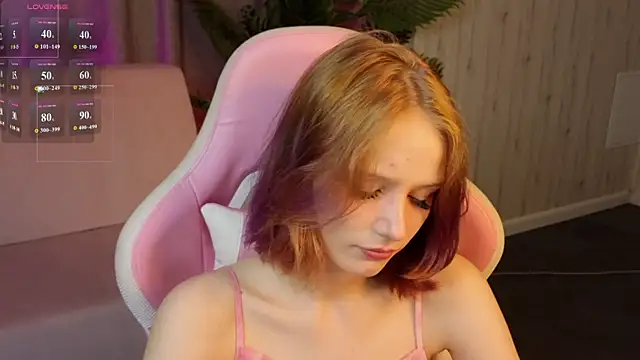 Snapshot of AliceJohansone chatting on 06-16-26, 01:41 AliceJohansone online show from 06-16-26, 01:41