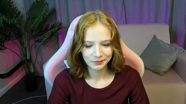 Snapshot of AliceJohansone chatting on 07-04-26, 01:56 AliceJohansone online show from 07-04-26, 01:56