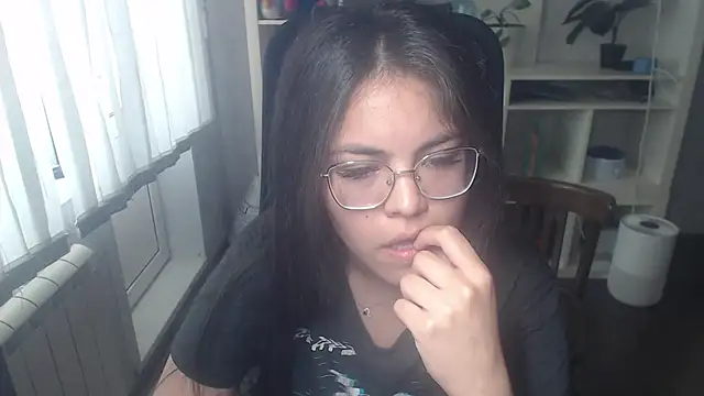 Snapshot of Anda_here chatting on 06-18-26, 04:35 Anda here online show from 06-18-26, 04:35