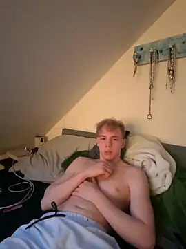 Snapshot of David_7527 chatting on 05-17-26, 07:10 David 7527 online show from 05-17-26, 07:10