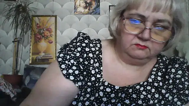 Snapshot of MarinaFarina53 chatting on 06-10-26, 05:50 MarinaFarina53 online show from 06-10-26, 05:50