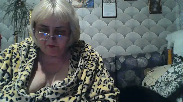 Snapshot of MarinaFarina53 chatting on 06-15-26, 08:55 MarinaFarina53 online show from 06-15-26, 08:55