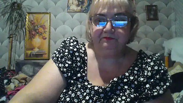 Snapshot of MarinaFarina53 chatting on 06-19-26, 07:28 MarinaFarina53 online show from 06-19-26, 07:28