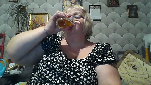 Snapshot of MarinaFarina53 chatting on 06-26-26, 06:12 MarinaFarina53 online show from 06-26-26, 06:12