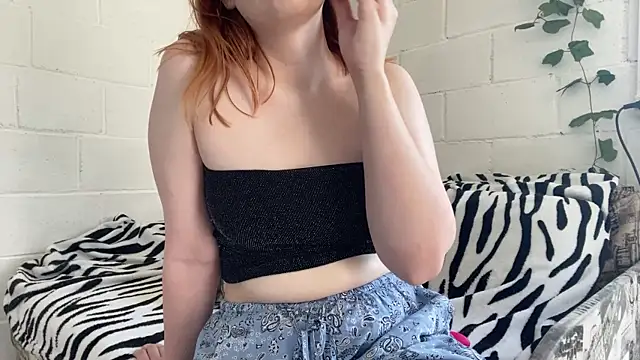 Snapshot of Amber__Fox chatting on 06-22-26, 01:08 Amber Fox online show from 06-22-26, 01:08