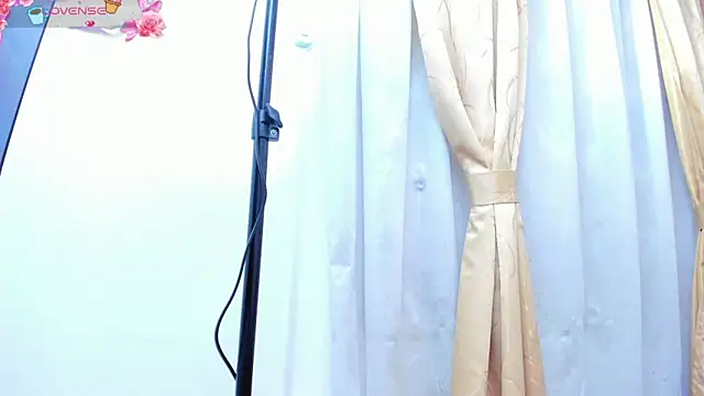 Snapshot of mia18___ chatting on 05-19-26, 09:21 mia18 online show from 05-19-26, 09:21