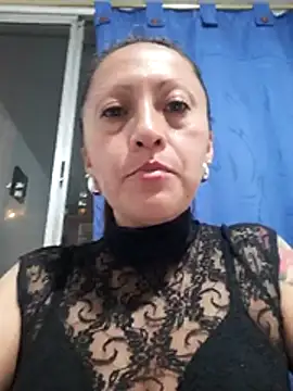 Snapshot of Vely_ chatting on 05-27-26, 01:57 Vely online show from 05-27-26, 01:57