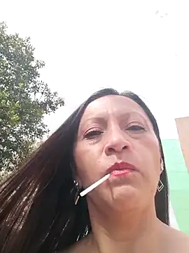 Snapshot of Vely_ chatting on 07-15-26, 08:14 Vely online show from 07-15-26, 08:14