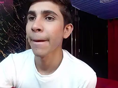 Snapshot of joshua_saenz_ chatting on 06-04-26, 11:00 joshua saenz online show from 06-04-26, 11:00