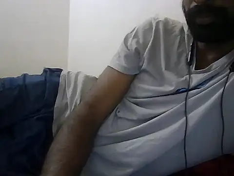 Snapshot of Ijus12 chatting on 07-02-26, 06:36 Ijus12 online show from 07-02-26, 06:36
