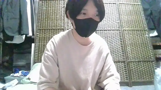 Snapshot of kazupan22 chatting on 07-15-26, 12:10 kazupan22 online show from 07-15-26, 12:10