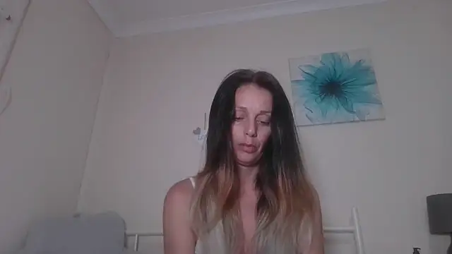 LouiseLovell online show from 06-16-26, 07:55
