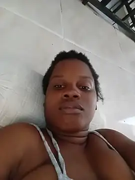 Snapshot of momspretty chatting on 05-15-26, 07:32 momspretty online show from 05-15-26, 07:32