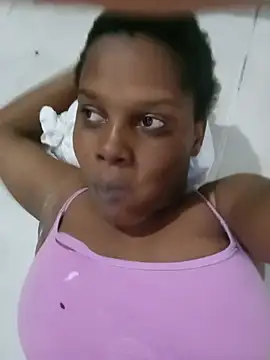 Snapshot of momspretty chatting on 05-17-26, 12:19 momspretty online show from 05-17-26, 12:19