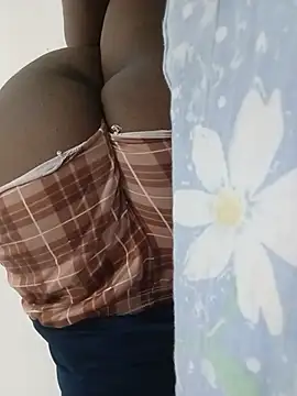 Snapshot of momspretty chatting on 05-18-26, 12:29 momspretty online show from 05-18-26, 12:29