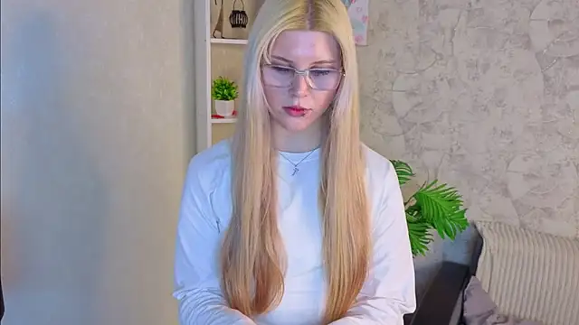 MavisBuzzo online show from 05-18-26, 04:07