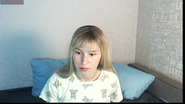 Snapshot of polly_holyy chatting on 05-18-26, 01:02 polly holyy online show from 05-18-26, 01:02