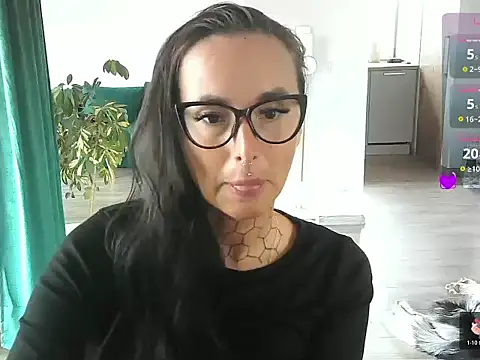 Snapshot of tattooedKika chatting on 05-11-26, 07:25 tattooedKika online show from 05-11-26, 07:25