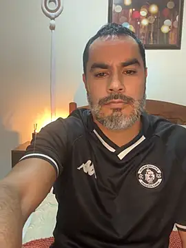 Snapshot of BUNDAHOT22 chatting on 06-18-26, 02:56 BUNDAHOT22 online show from 06-18-26, 02:56