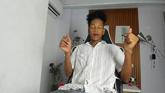 Snapshot of Afrowayuu chatting on 06-15-26, 05:26 Afrowayuu online show from 06-15-26, 05:26