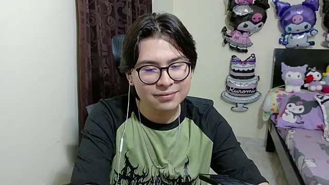 Snapshot of kuromi_boy chatting on 06-10-26, 01:17 kuromi boy online show from 06-10-26, 01:17